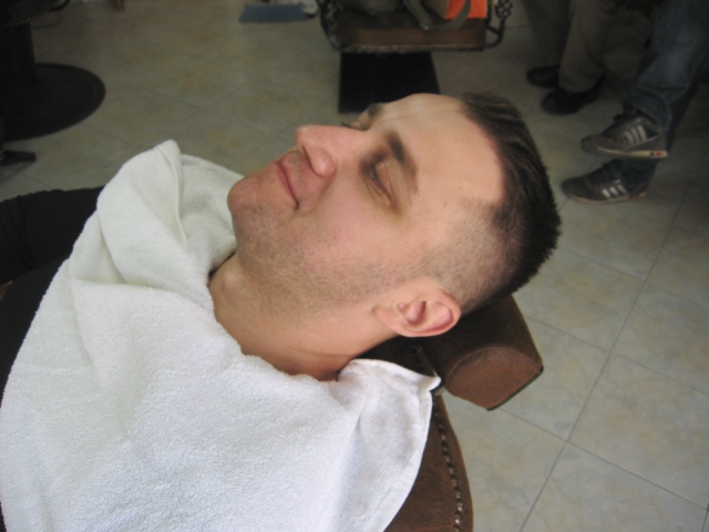 Dzonijva berbernica / brijanje