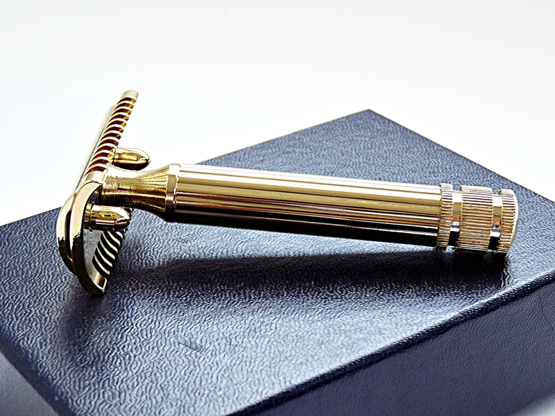 Fatip Grande Open Comb Razor in Gold